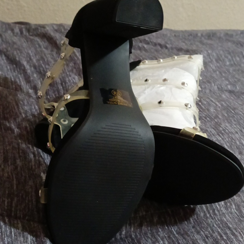 Heels - Picture 3 of 3
